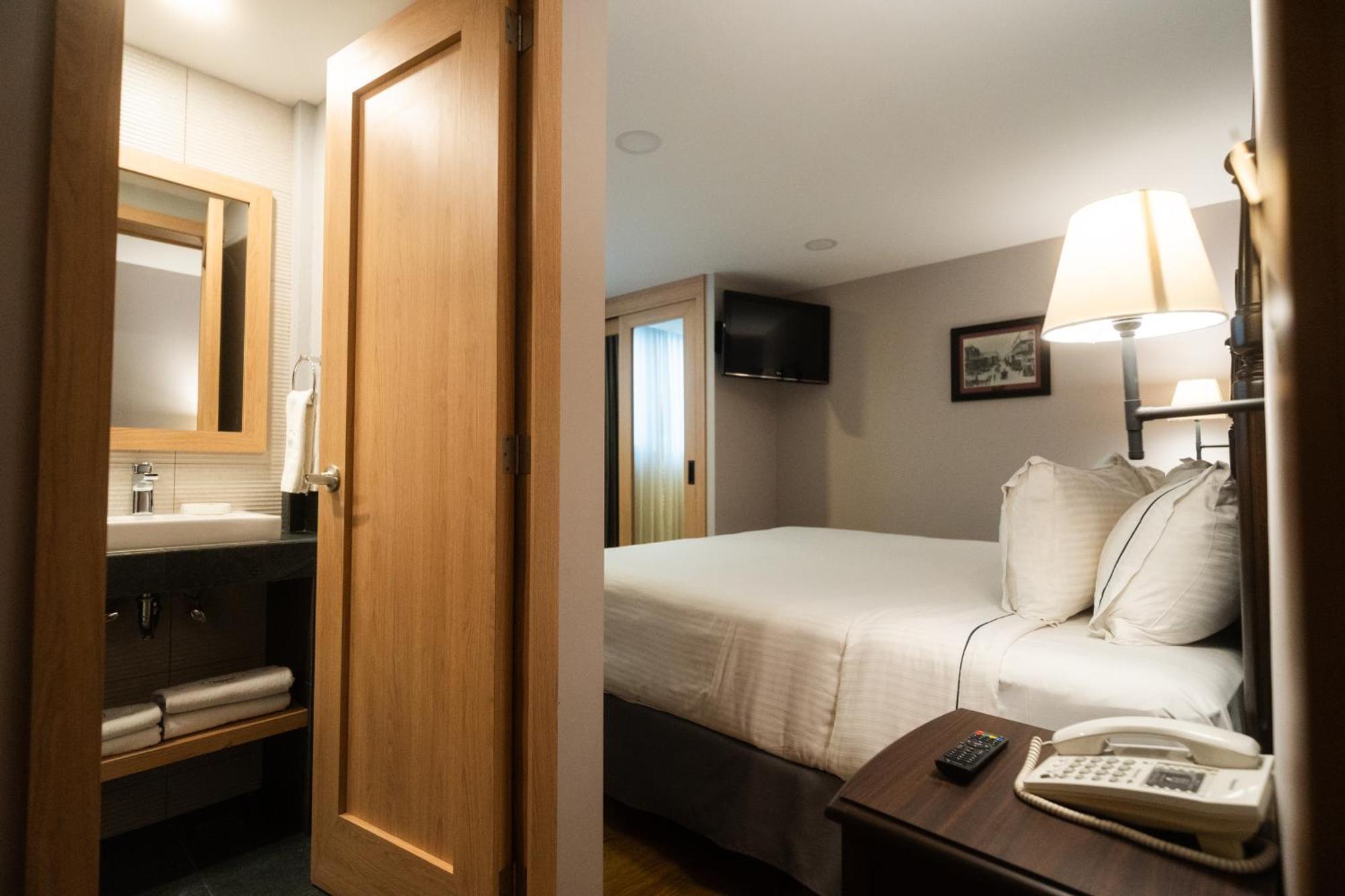 Canada & Rooftop Hotel 4*
